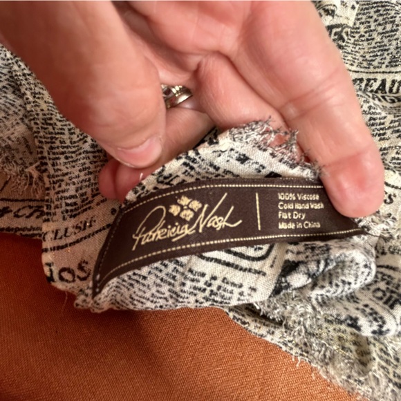 Patricia Nash Vintage Oil rub Newspaper scarf - Picture 3 of 3